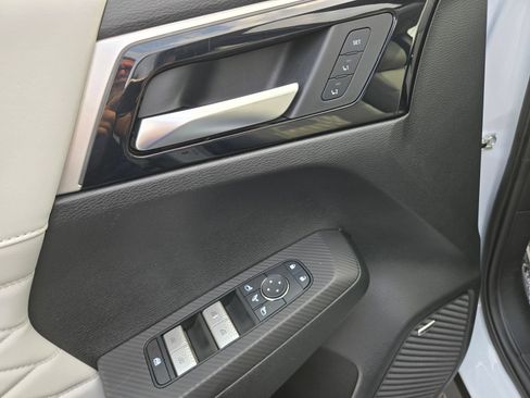 Used 2025 Mitsubishi Outlander SEL FWD image 23