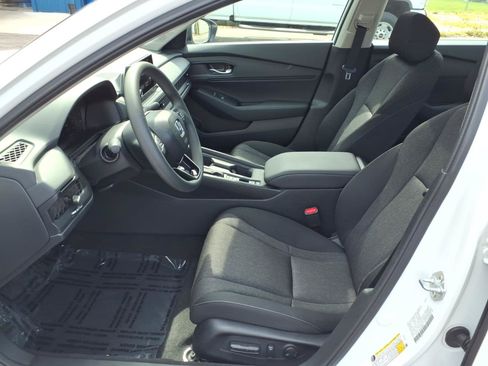 Certified 2025 Honda Accord SE image 4