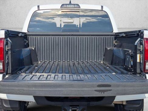 Used 2019 Toyota Tacoma TRD Sport w/ Technology Package RWD image 6