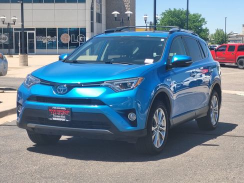 Used 2018 Toyota RAV4 Limited AWD/4WD image 8