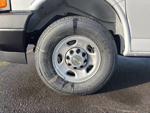 New 2025 Chevrolet Express 3500 image 5