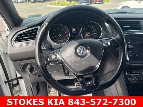 Used 2021 Volkswagen Tiguan SE FWD image 17