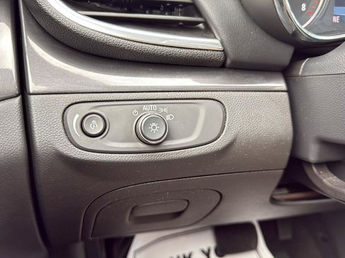 Used 2021 Buick Encore Preferred AWD/4WD image 13