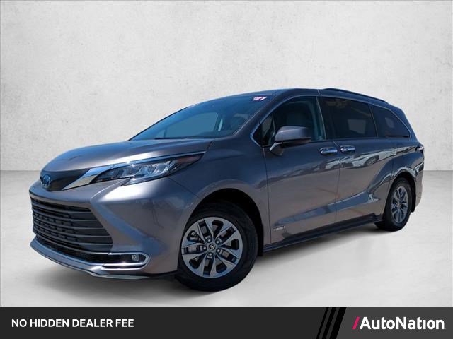 Used 2021 Toyota Sienna XLE FWD image 1
