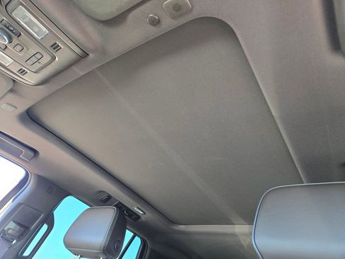 Used 2024 GMC Yukon Denali image 12