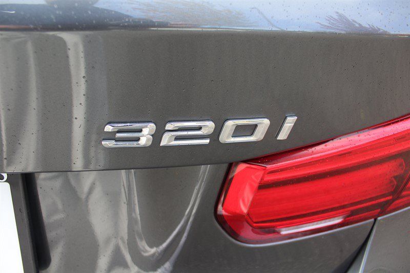 Used 2018 BMW 320i xDrive Sedan AWD/4WD image 33