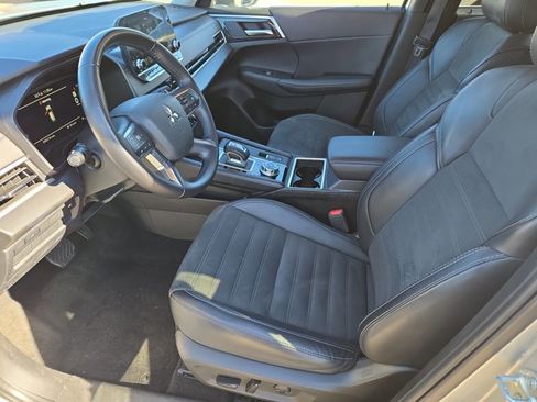 Used 2024 Mitsubishi Outlander SE image 14