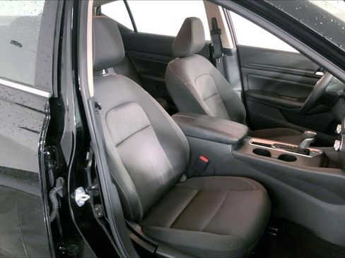 Used 2025 Nissan Altima 2.5 SV FWD image 7