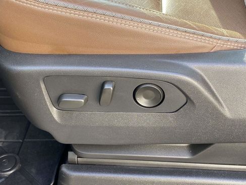 Used 2022 Chevrolet Tahoe High Country image 18