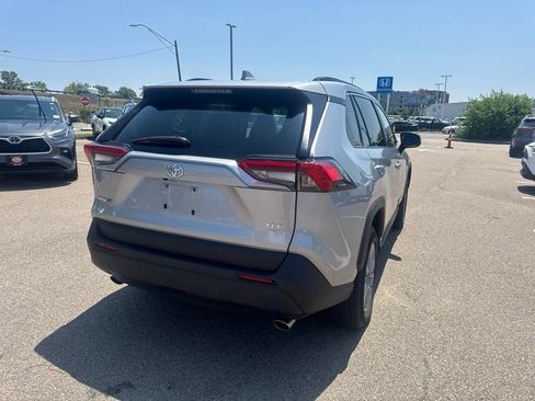 Used 2025 Toyota RAV4 XLE AWD/4WD image 6