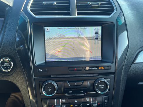 Used 2017 Ford Explorer XLT w/ Equipment Group 202A image 29