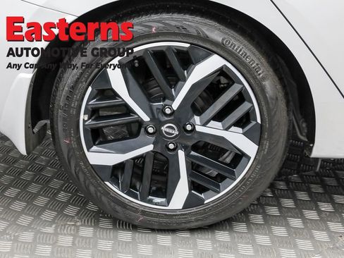 Used 2025 Nissan Versa SR w/ Trunk Package image 29