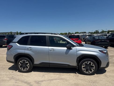 Used 2025 Subaru Forester Premium AWD/4WD image 9