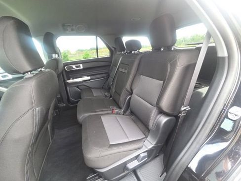 Used 2024 Ford Explorer XLT AWD/4WD image 19