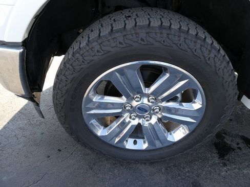 Used 2020 Ford F150 Lariat image 13