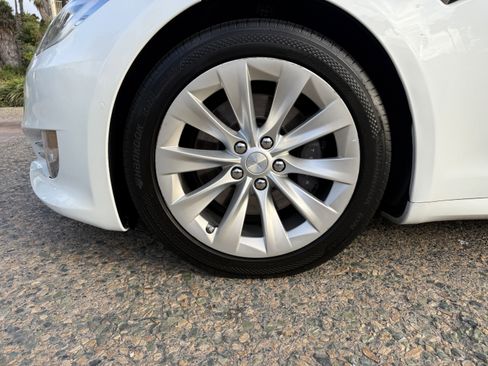Used 2019 Tesla Model S 100D image 21