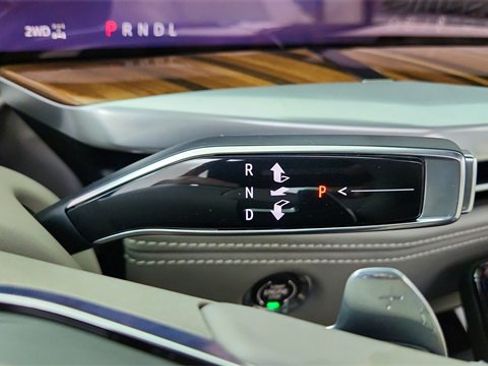 Used 2025 Cadillac Escalade ESV Premium Luxury Platinum image 46