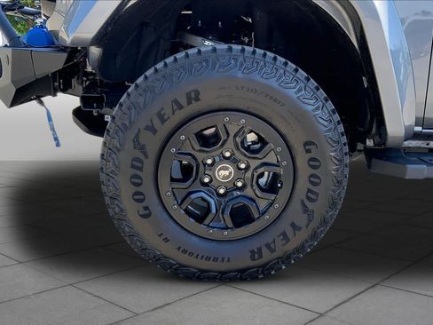 Used 2025 Ford Bronco Badlands AWD/4WD image 11