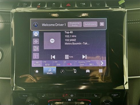 New 2025 Jeep Grand Cherokee Altitude image 13