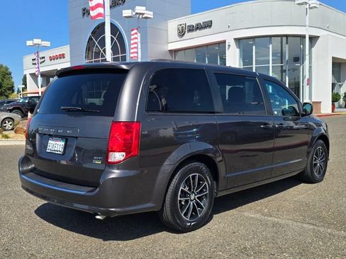 Used 2019 Dodge Grand Caravan GT FWD image 4