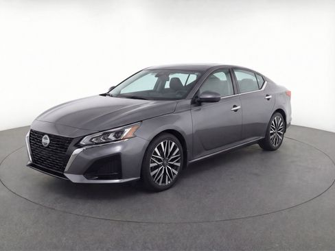 Used 2024 Nissan Altima 2.5 SV image 3