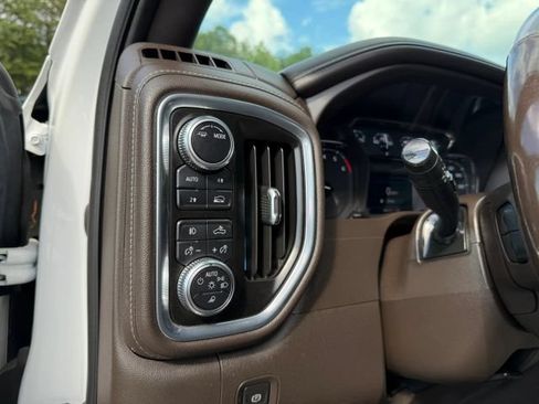 Used 2021 GMC Sierra 1500 SLT w/ SLT Convenience Package AWD/4WD image 14
