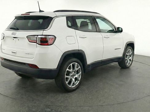 Used 2025 Jeep Compass Limited AWD/4WD image 9