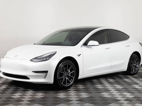 Used 2020 Tesla Model 3 Standard Range RWD image 1