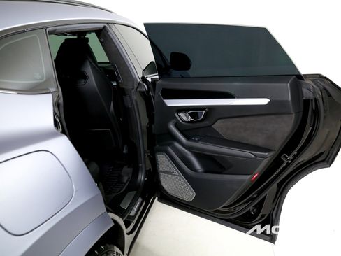 Used 2019 Lamborghini Urus image 24