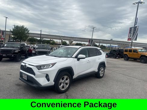Used 2020 Toyota RAV4 XLE FWD image 2