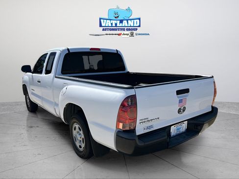 Used 2015 Toyota Tacoma 2WD Access Cab w/ Convenience Package image 3