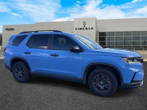 Used 2023 Honda Pilot TrailSport image 1