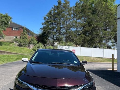 Used 2020 Chevrolet Malibu Premier FWD image 2