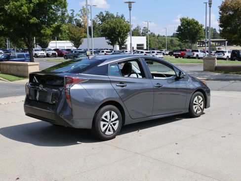 Used 2017 Toyota Prius Two FWD image 9