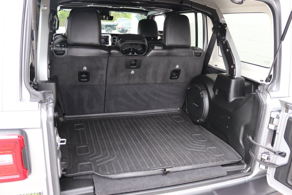 Used 2021 Jeep Wrangler Unlimited Sahara w/ Uconnect 4C Nav & Sound Group AWD/4WD image 19
