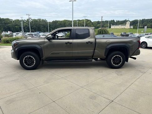 Used 2025 Toyota Tacoma TRD Off-Road w/ TRD Off Road Upgrade Package AWD/4WD image 4