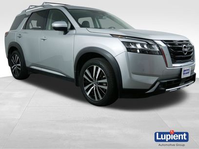 Used 2023 Nissan Pathfinder Platinum w/ Cargo Package