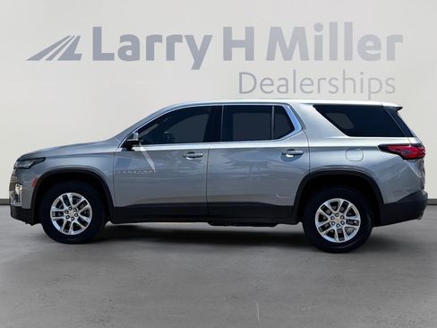 Used 2023 Chevrolet Traverse LS w/ Safety Package FWD image 2