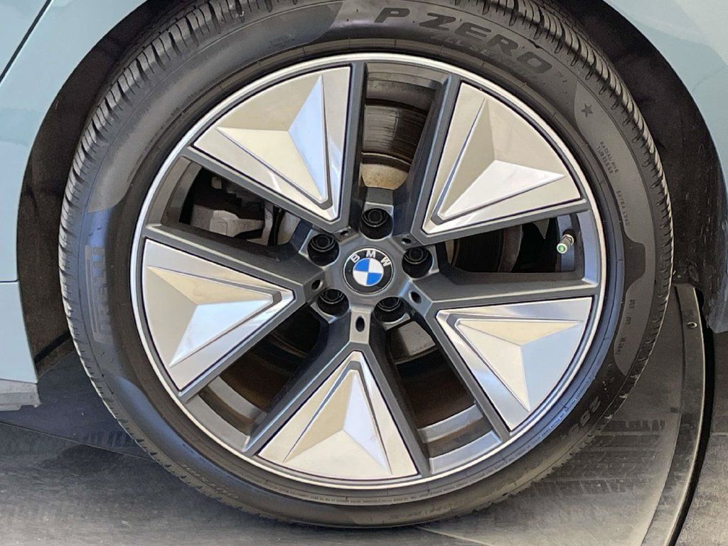 Used 2025 BMW i4 xDrive40i w/ Premium Package AWD/4WD image 13