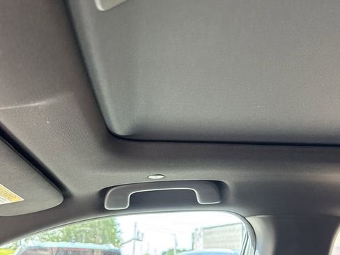 Used 2025 Nissan Rogue S AWD/4WD image 16