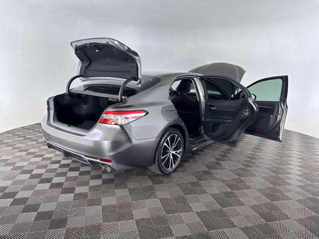 Used 2020 Toyota Camry SE FWD image 17