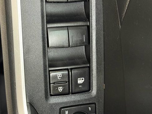 Used 2019 Toyota RAV4 LE w/ Carpet Mat Package AWD/4WD image 25