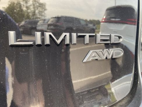 New 2026 Chrysler Pacifica Limited w/ S Appearance Package AWD/4WD image 18