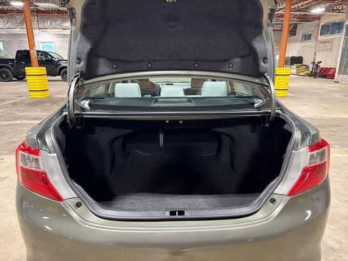 Used 2013 Toyota Camry LE FWD image 11