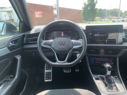 Used 2025 Volkswagen Jetta Sport FWD image 18