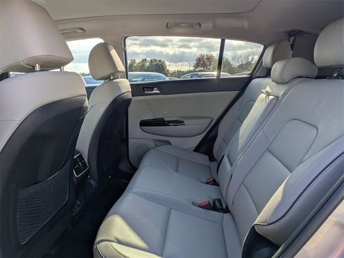 Used 2022 Kia Sportage EX w/ EX Technology Package image 14