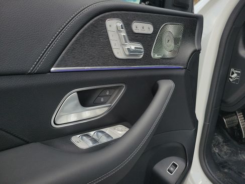 New 2026 Mercedes-Benz GLS 580 4MATIC image 18