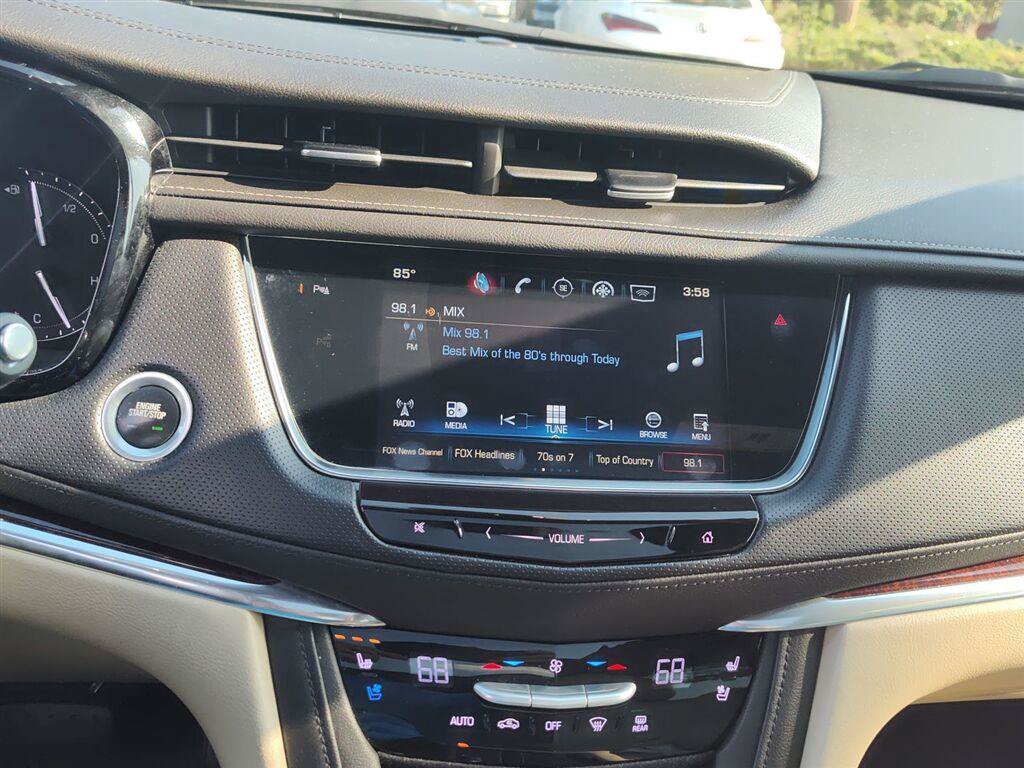 Used 2017 Cadillac XT5 Premium Luxury w/ LPO, Wheel Lock Package FWD image 12