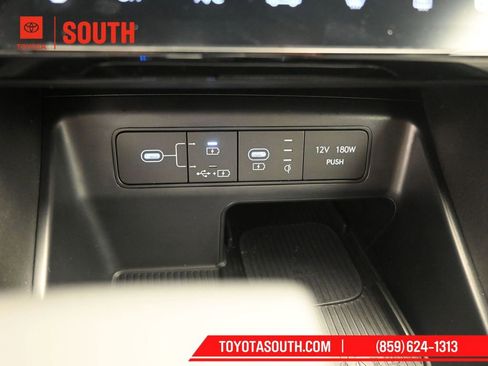 Used 2025 Hyundai Santa Cruz Limited AWD/4WD image 22