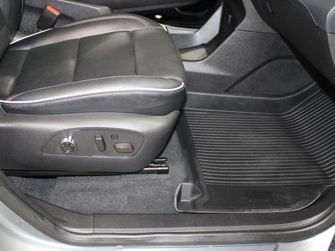 Used 2025 Buick Enclave Avenir image 14